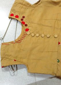 Elegant Embroidered Kurti and Dupatta Set
