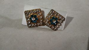 combo of two studs