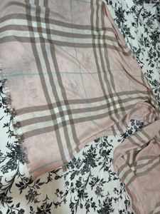 Burberry London shawl - Pink Checkered