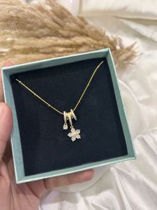Elegant Flower Pendant Necklace