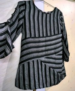 Stylish Striped Top 🖤🎩