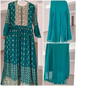 Stunning Teal Embroidered Naira Set