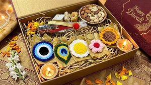Handmade Crochet Keychain Gift Box
