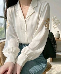New with tag Korean Elegant White Embroidered Puff