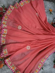 Beautiful Peach Saree with Heavy border nd Buttey❤