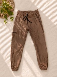 women's cargo jogger pant.