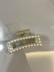 Pearl Hair Claw Clip
