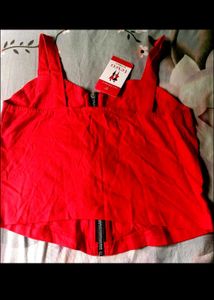 Red Zip Detail topm