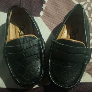 Black formal shoes for baby boys'