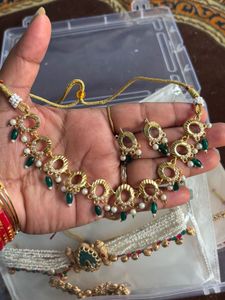 Stunning Gold-Tone Necklace &amp; Earring Set