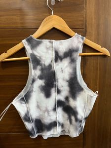 Trendy Black White Ribbed Cropped Top