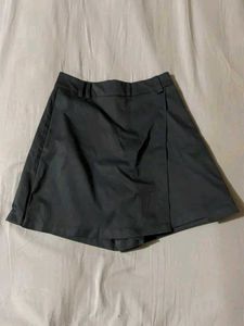 Stylish Black Skort