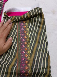 Print Suit With Contrast Bottom