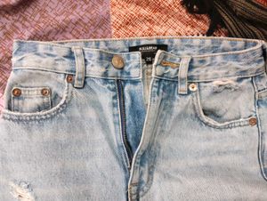 Light Wash Relaxed Fit Jeans