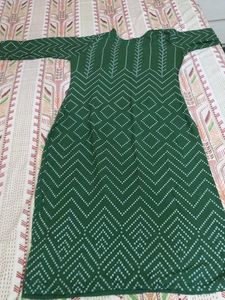 Combo Of Printed Kurti And Fency Pins
