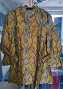 Smart Looking Silk Top, Printed, Size M