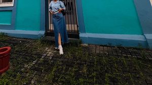 Stylish Denim Slit Maxi Skirt