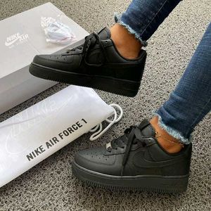 Nike Air Force 1 - Black