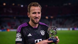 Bayern set Kane worldmap edition football jersey