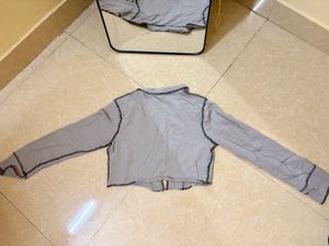 Stylish Collared Cropped Top