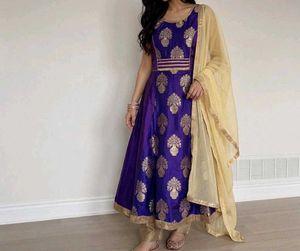 Sunehri Kalidar Anarkali🕊️🪷