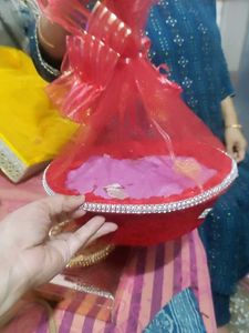 Fruit basket for gifting fruits