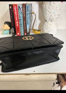 Chic Black Quilted Handbag with Chain Strap