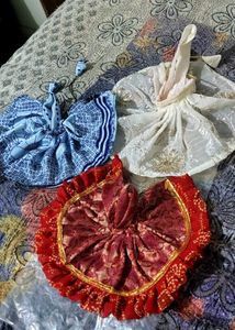 I m selling kanha ji clothes size for 5 pack of 3