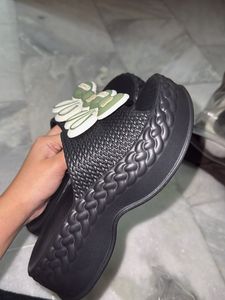 Cute Bow Slides