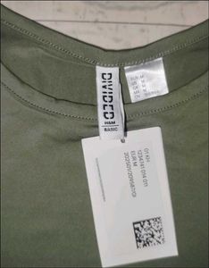 H&amp;M Olive Green Cropped T-Shirt