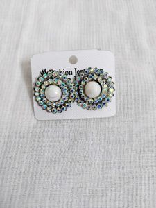 Sparkling Round Earrings with Pearl