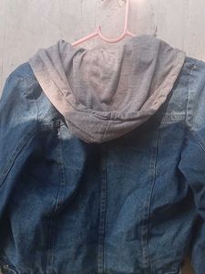 Trendy Hooded Denim Jacket 🧥
