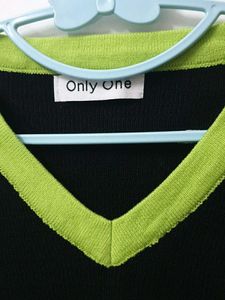 ✅Stylish Black Neon V-Neck Cropped knit top