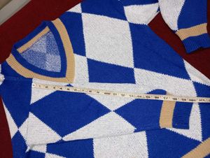 Argyle Pattern V-Neck Sweater