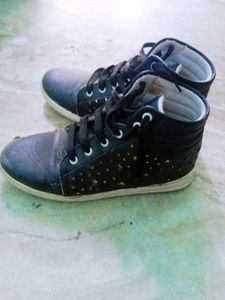 Black Casual High-Top Sneakers