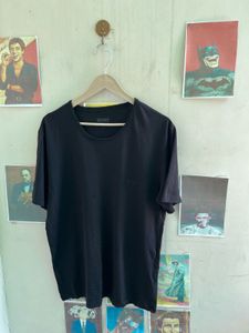 Hugo Boss basic black tee (T553)