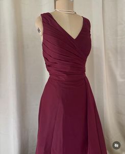 Elegant V-Neck Sleeveless Maxi Dress