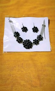 Stylish Black Silver Necklace Set...⚫
