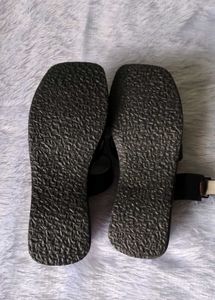 Stylish Black Wedge Sandals