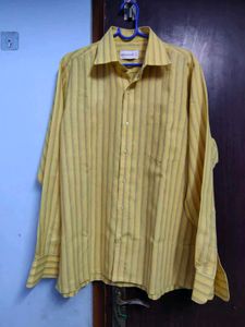 Bright yellow striped shirt 💛