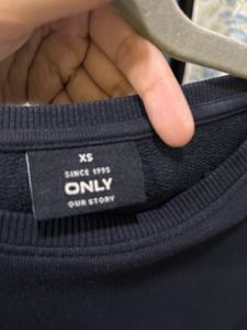 Stylish Colorblock black sweatshirt