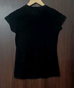 Black Daisy "He Loves Me" T-Shirt