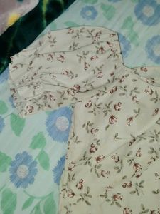 Floral Print Puff Sleeve Top