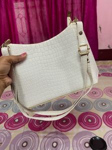 Chic White Croc Embossed Shoulder Bag