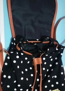 KLEIO Black Slingbag
