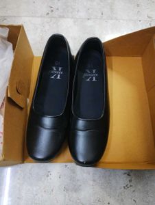 Black Ballerina Flats