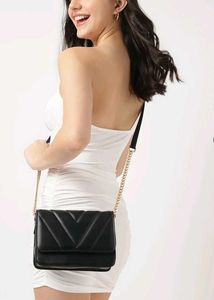 Chic Quilted Crossbody Bag 🛍️🐈‍⬛