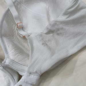 White🥰 36E Textured Bra