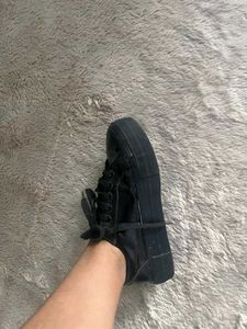Black Sneakers - Everyday Style