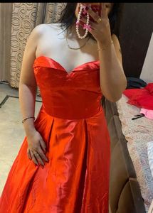 Stunning Strapless cherry red gown❤️🎀